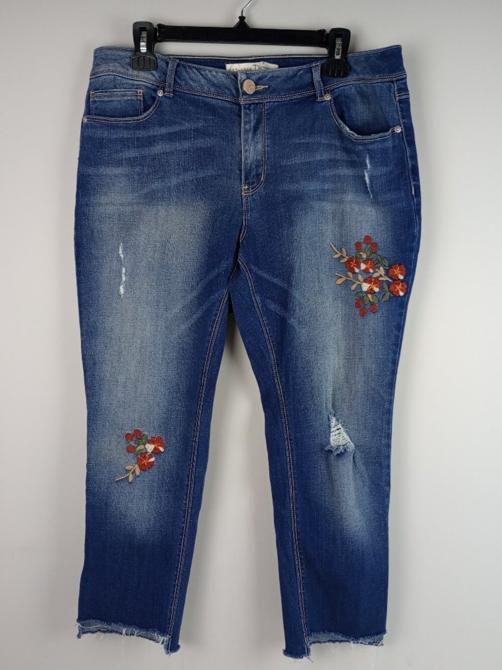 C Est 1946 Womens 14P Blue Denim Distressed Red Green Floral Embroidered Jeans
